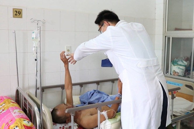Cứu bệnh nhân vỡ động mạch não bằng kĩ thuật lần đầu áp dụng tại ĐBSCL - ảnh 1