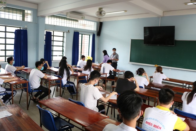 57 thí sinh ở Cần Thơ vắng làm thủ tục thi, 1 thí sinh sốt cao - ảnh 1