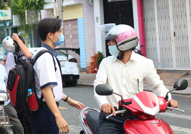 Gần 900.000 sỹ tử chính thức vượt vũ môn: Cập nhật giải đề môn Ngữ Văn THPT - ảnh 2