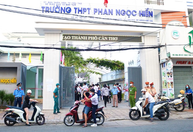 Gần 900.000 sỹ tử chính thức vượt vũ môn: Cập nhật giải đề môn Ngữ Văn THPT - ảnh 1