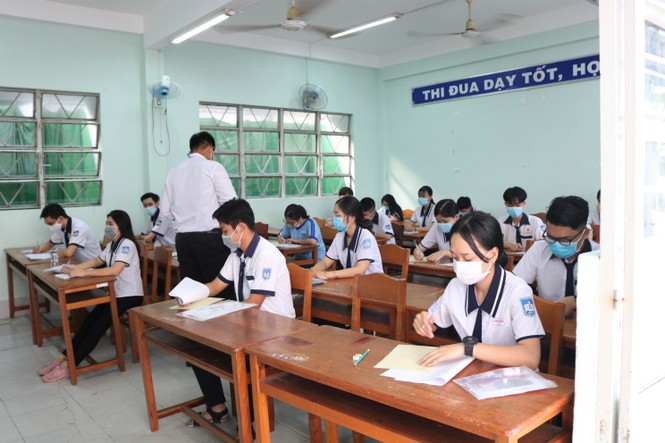 Gần 900.000 sỹ tử chính thức vượt vũ môn: Cập nhật giải đề môn Ngữ Văn THPT - ảnh 6