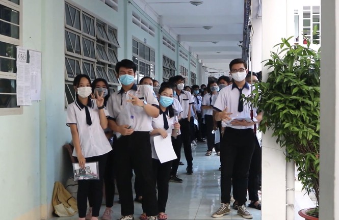 Gần 900.000 sỹ tử chính thức vượt vũ môn: Cập nhật giải đề môn Ngữ Văn THPT - ảnh 7