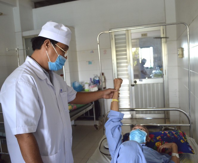 Bị thanh sắt phi 12 đâm xuyên sọ, người đàn ông may mắn thoát chết - ảnh 2