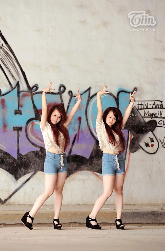 “Double L” – cặp song sinh tài năng nhất của Vietnam’s Got Talent. Khán giả yêu thích chương trình Tìm kiếm tài năng Việt Nam mùa giải trước chắc hẵn vẫn còn nhớ tới hai chị em vũ công Nguyễn Song Linh và Nguyễn Gia Linh. Không chỉ ghi điểm nhờ gương mặt xinh đẹp mà cặp đôi song sinh còn có tài năng nhảy belly dance vô cùng ấn tượng và quyến rũ