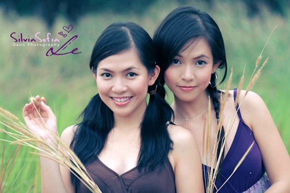 Mỹ Trang, Mỹ Trâm cặp MC song sinh duyên dáng. Tuy không nổi tiếng đình đám bằng các cặp song sinh khác nhưng cặp đôi Mỹ Trang, Mỹ Trâm lại ghi điểm cho mình nhờ khả năng ăn nói hoạt bát. Cả hai đều bắt đầu từ công việc MC trong chương trình ca nhạc đến các sự kiện lớn nhỏ, bên cạnh đó hai chị em Trang và Trâm còn tham gia một số vai diễn trong các phim truyền hình dài tập