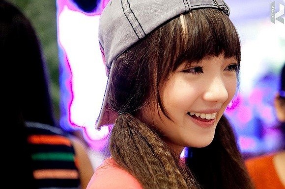 Jannina (hay Ploychompoo - biệt danh tiếng Thái) sinh ngày 30/7/2000 tại Đức. Jannina mang hai dòng máu Đức và Thái, hiện đang sống tại BangKok, Thái Lan