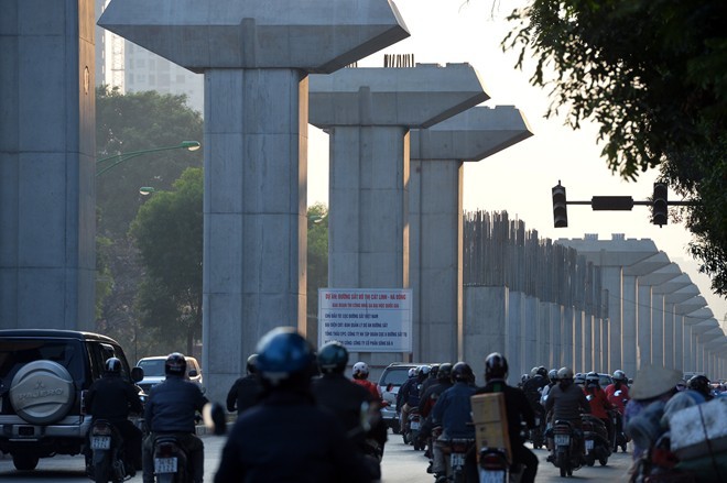 Trên tuyến đã giải phóng mặt bằng được 10km trong tổng số 13km, toàn bộ 23ha depot và 1,6ha đường dẫn vào khu depot vẫn còn 3km vướng mặt bằng nên chưa thể khoan khảo sát địa chất