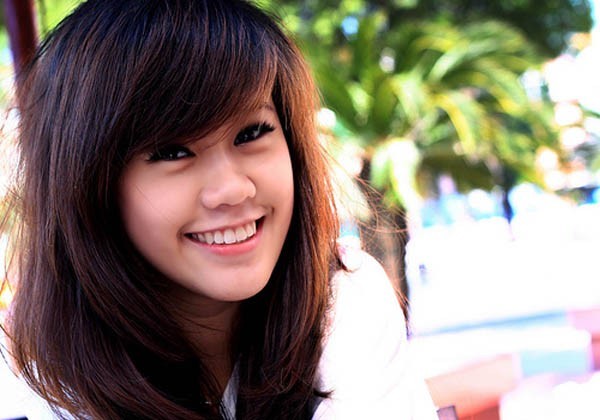Đầu tóc có hơi xơ xác nhưng Thảo vẫn giữ nụ cười rạng rỡ quen thuộc