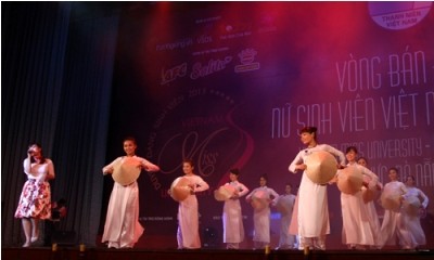 Nhiều tiết mục múa hát được dàn dựng công phu