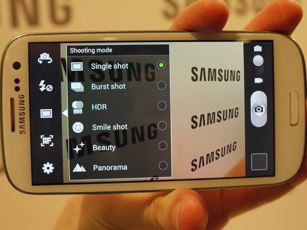 Camera 8megapixel với nhiều lựa chọn chế độ chụp và chỉnh sửa nhanh.