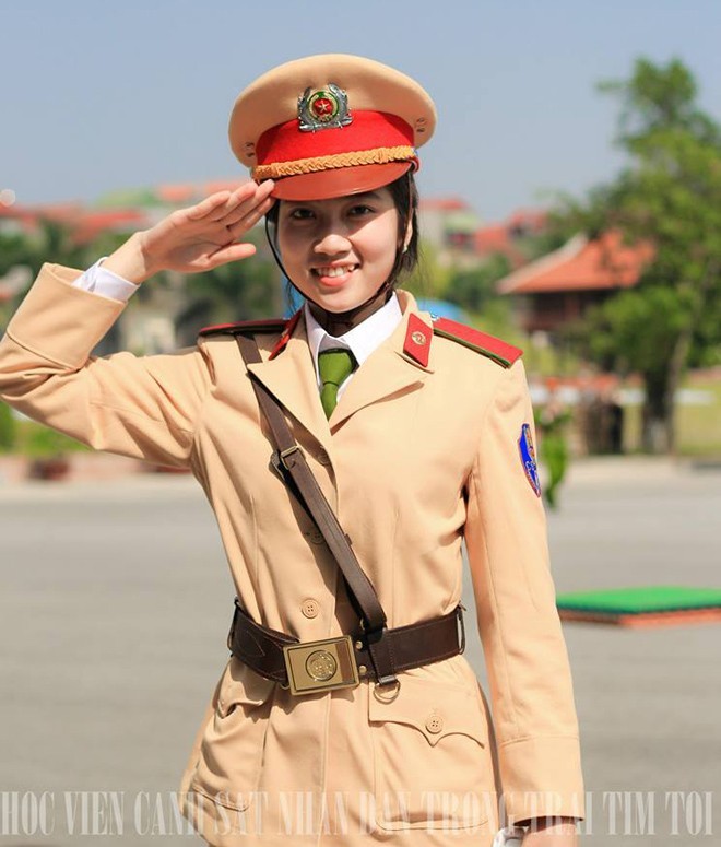 Nữ cảnh sát giao thông xinh đẹp Hoàng Nhật Linh trong bộ ảnh