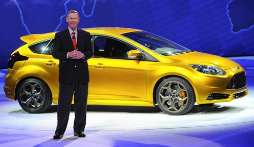Chủ tịch kiêm CEO Ford Alan Mulally giới thiệu mẫu Ford Focus ST
