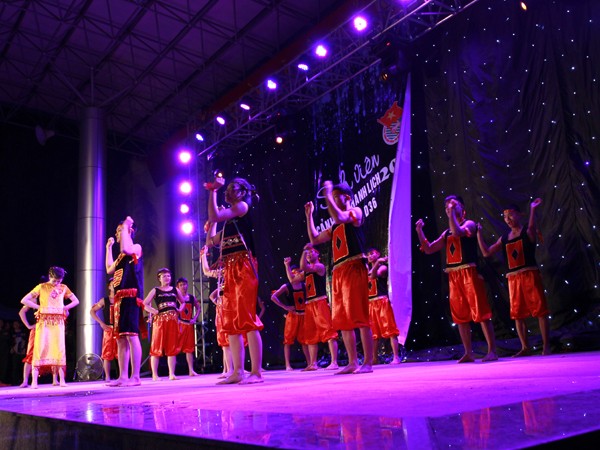 Múa Chiều lên bản Thượng