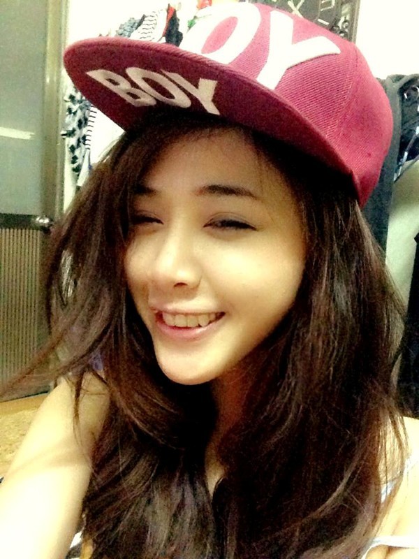 Sở hữu chiều cao khủng - 1m72, gương mặt thanh tú, hot girl Hà thành - Hà Min vốn người mẫu ảnh khá có tiếng. Thế nhưng đôi lúc vì quá bận bịu hoặc vì lý do nào đó mà cô đã quên... chải đầu