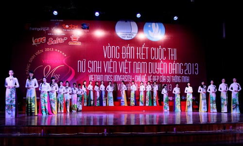 28 thí sinh khu vực miền Bắc đã khoe vẻ đẹp trong đêm bán kết khu vực tại Hà Nội