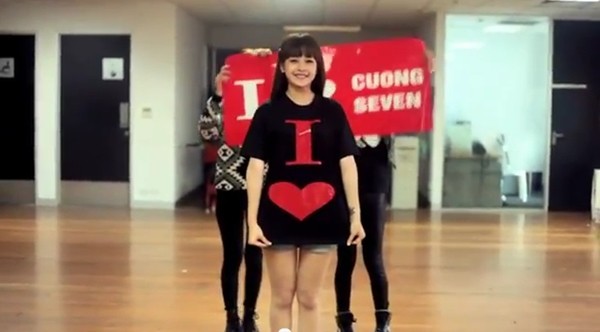 Tháng 4/2012, Chi Pu đã tự mình làm clip tặng Cường Seven để kỷ niệm 2 năm yêu nhau. Trong clip ngọt ngào này cô nàng đã gợi nhắc lại hình ảnh của Cường khi nhảy tỏ tình với cô ngày trước. Clip như một lời đáp ngọt ngào rằng Chi Pu cũng rất yêu Cường Seven