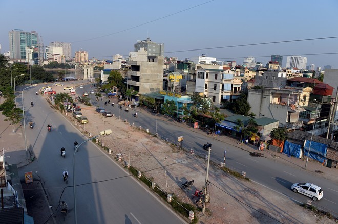 Đêm đến, khu vực này chật ních xe gửi