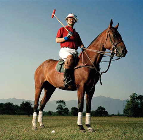Xia Yang là chủ sở hữu và chủ tịch câu lạc bộ Polo Beijing Sunny Times. Trong trang trại của ông ở ngoại ô Bắc Kinh, hàng chục con ngựa quý sống trong các tàu ngựa vô cùng hiện đại. Thậm chí có cả một số tay polo người Argentina sống ở đó để trông coi lũ ngựa. Môn polo suy tàn ở Trung Quốc trong thời Cách mạng Văn hoa, nhưng ông Xia tâm sự rằng sau một lần thấy Thái tử Charles chơi polo, ông quyết tâm đưa môn thể thao quý tộc trở lại Trung Quốc.
