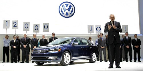 Tiến sỹ Martin Winterkorn, chủ tịch tập đoàn Volkswagen, giới thiệu mẫu Volkswagen Passat thế hệ mới