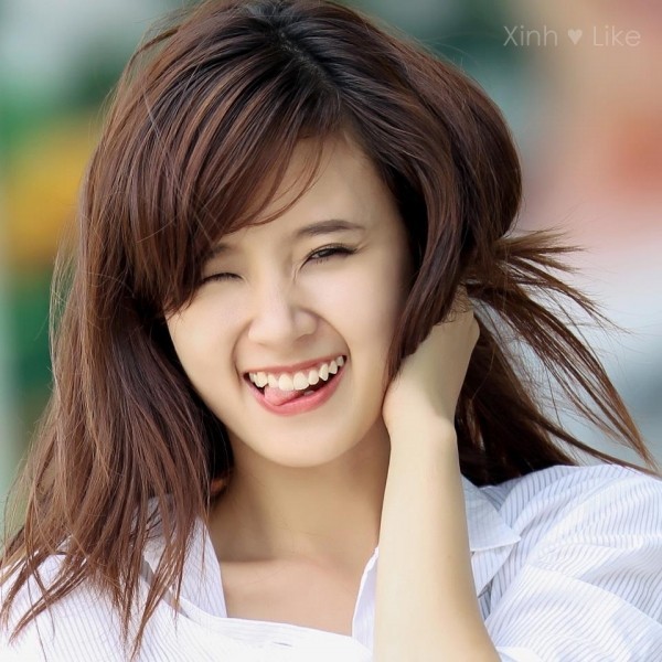 Sau khi trở thành một hotgirl đình đám, tài sắc vẹn toàn, Mi Du (trên thật là Đặng Thị Mỹ Dung - sinh năm 1989) bắt đầu lấn san sang lĩnh vực điện ảnh và gặt hái được nhiều thành công. Suốt khoảng thời gian nổi tiếng đến nay, trong mắt khán giả và người hâm mộ, Mi Du vẫn là một hot girl xinh đẹp, tài năng và không dính scandal