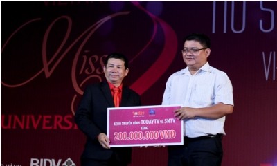 Nhiều phần quà đã được trao tặng tại chương trình