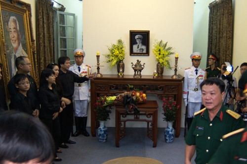 Bên trong phòng khách, nơi đặt di ảnh của Đại tướng Võ Nguyên Giáp