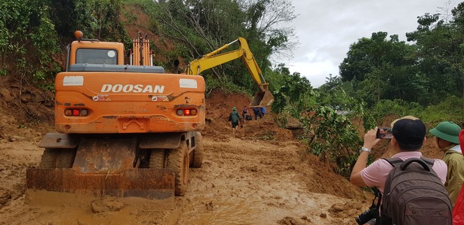 Kinh hãi hiện trường vụ sạt lở đất khiến 22 cán bộ, chiến sĩ ở Quảng Trị mất tích - ảnh 8