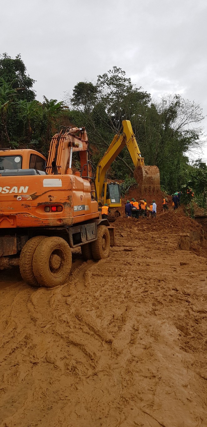 Kinh hãi hiện trường vụ sạt lở đất khiến 22 cán bộ, chiến sĩ ở Quảng Trị mất tích - ảnh 6
