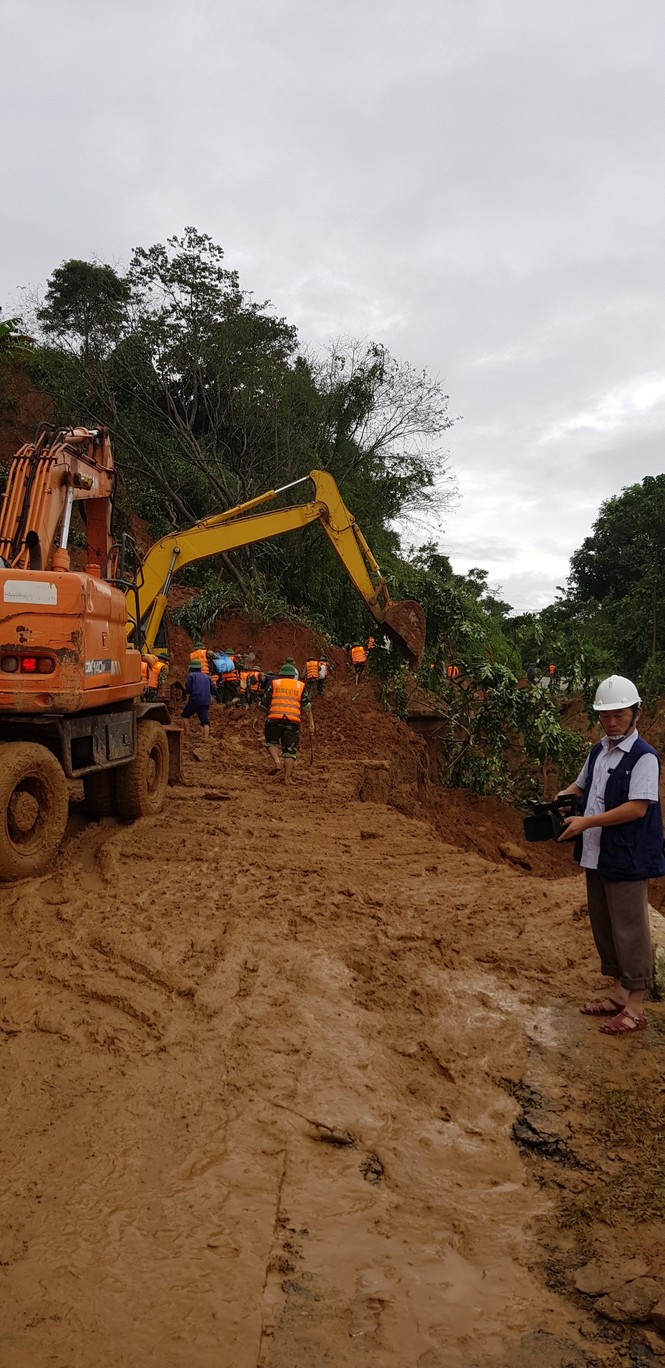 Kinh hãi hiện trường vụ sạt lở đất khiến 22 cán bộ, chiến sĩ ở Quảng Trị mất tích - ảnh 11