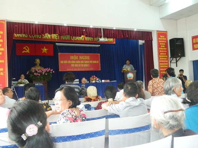 Vắng Chủ nhiệm UBKT Thành ủy, cử tri quận 2 yêu cầu hoãn tiếp xúc - ảnh 1