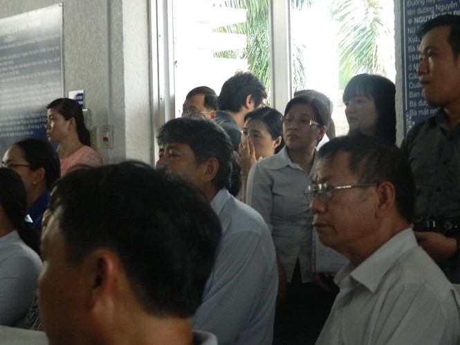 Vắng Chủ nhiệm UBKT Thành ủy, cử tri quận 2 yêu cầu hoãn tiếp xúc - ảnh 2