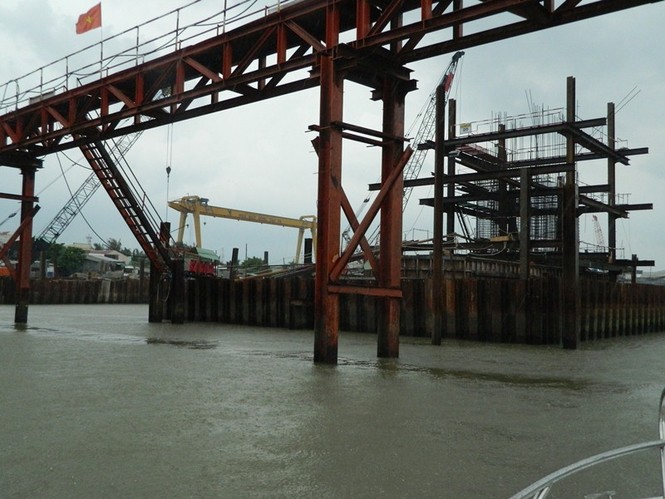 Ngưng thi công siêu dự án chống ngập gây mất an toàn cho tàu thuyền - ảnh 1