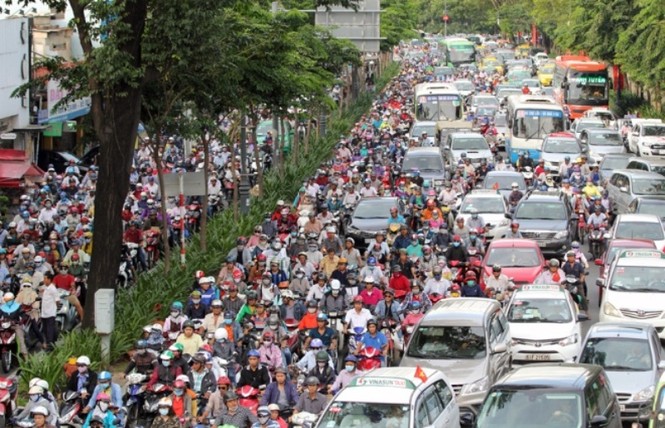 Nhà đầu tư nước ngoài lo ngại ùn tắc ở sân bay Tân Sơn Nhất - ảnh 1