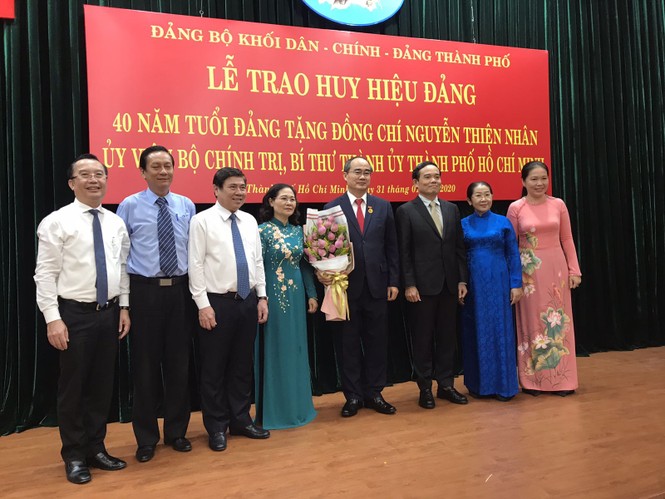 Ông Nguyễn Thiện Nhân nhận huy hiệu 40 năm tuổi Đảng - ảnh 3