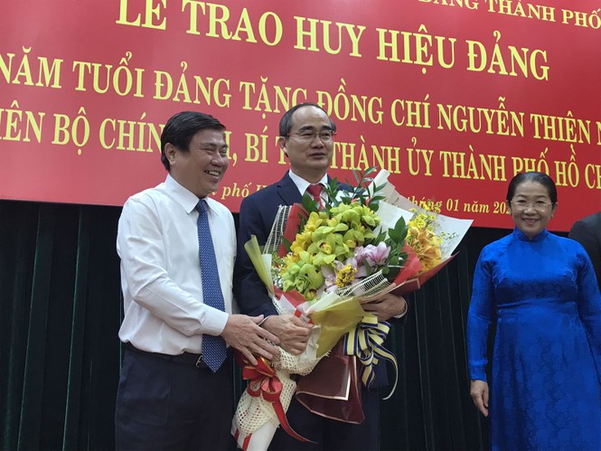 Ông Nguyễn Thiện Nhân nhận huy hiệu 40 năm tuổi Đảng - ảnh 2