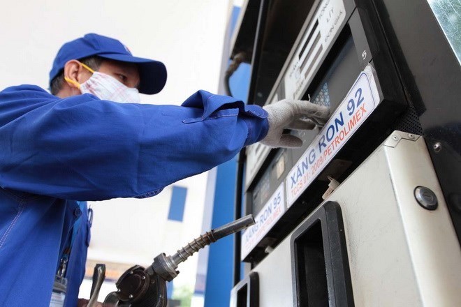 Xăng tăng giá sát ngưỡng 25.000 đồng/lít - ảnh 1
