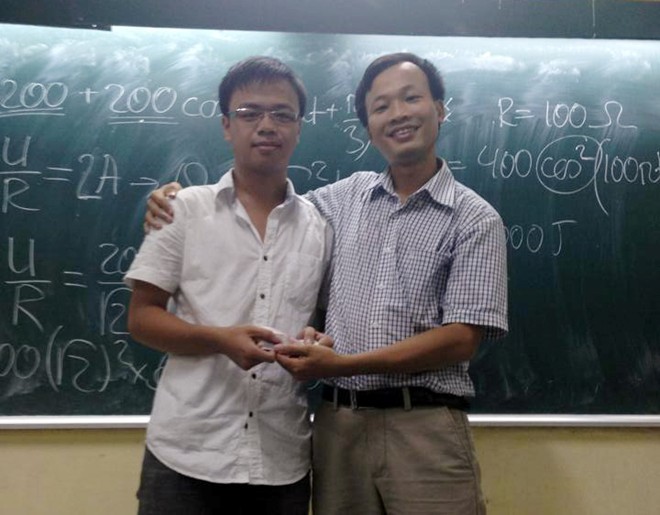 Thầy giáo Vật lý nổi tiếng có biệt danh vua trắc nghiệm - ảnh 2