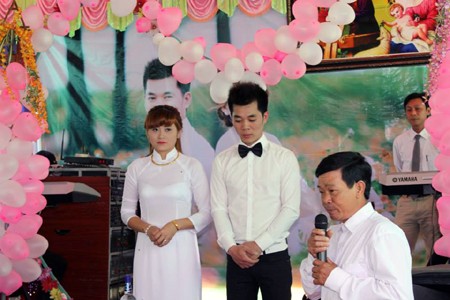 Đám cưới 9X rước dâu bằng... máy cày - ảnh 6