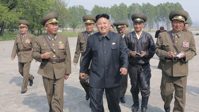 Kim Jong-un thử lái máy bay - ảnh 1