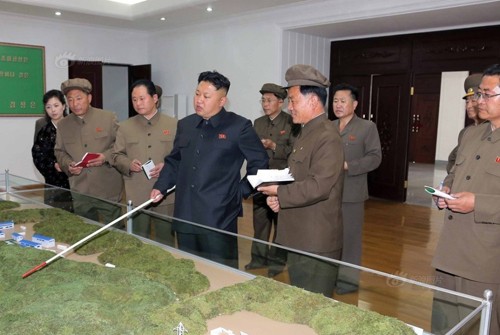 Kim Jong-un thử lái máy bay - ảnh 2