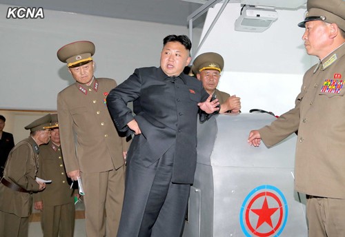 Kim Jong-un thử lái máy bay - ảnh 4