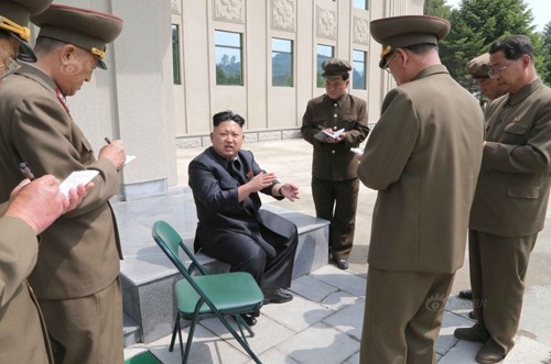 Kim Jong-un thử lái máy bay - ảnh 5