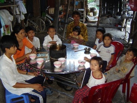 “Choáng” với đôi vợ chồng 40 tuổi sinh 10 con - ảnh 2