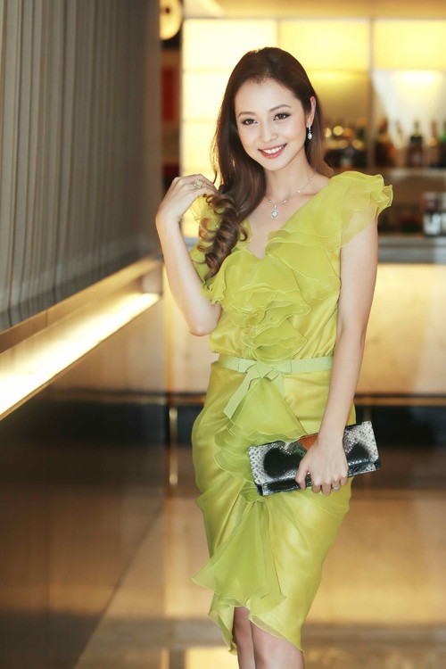 'Bà mẹ hai con' Jennifer Phạm tỏa sáng giữa dàn mỹ nhân - ảnh 2