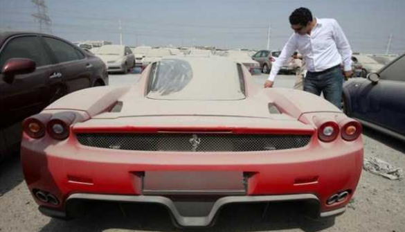 Hàng loạt siêu xe bị đại gia Dubai bỏ rơi - ảnh 2