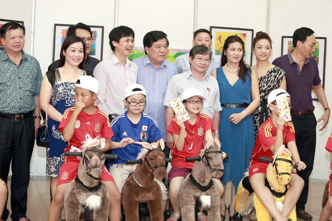 Nghệ sĩ Hồng Kỳ “đại náo” lễ khai mạc Aerobic nhí - ảnh 17