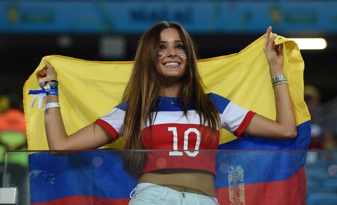 Ngất ngây với những nữ CĐV siêu gợi cảm trên khán đài World Cup - ảnh 10
