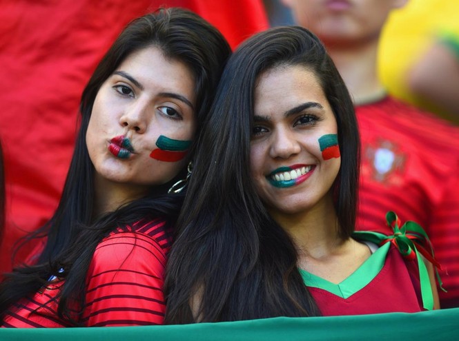 Ngất ngây với những nữ CĐV siêu gợi cảm trên khán đài World Cup - ảnh 13