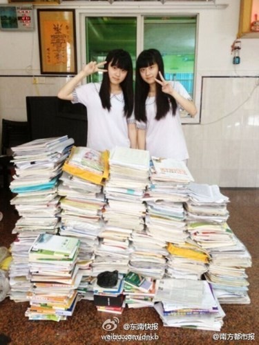 Xem giới trẻ “bạo hành” sách vở... xả xì trét - ảnh 8