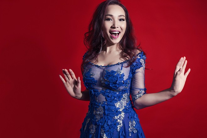 Hoàng Lê Vy khoe ngực đầy với váy xuyên thấu - ảnh 3